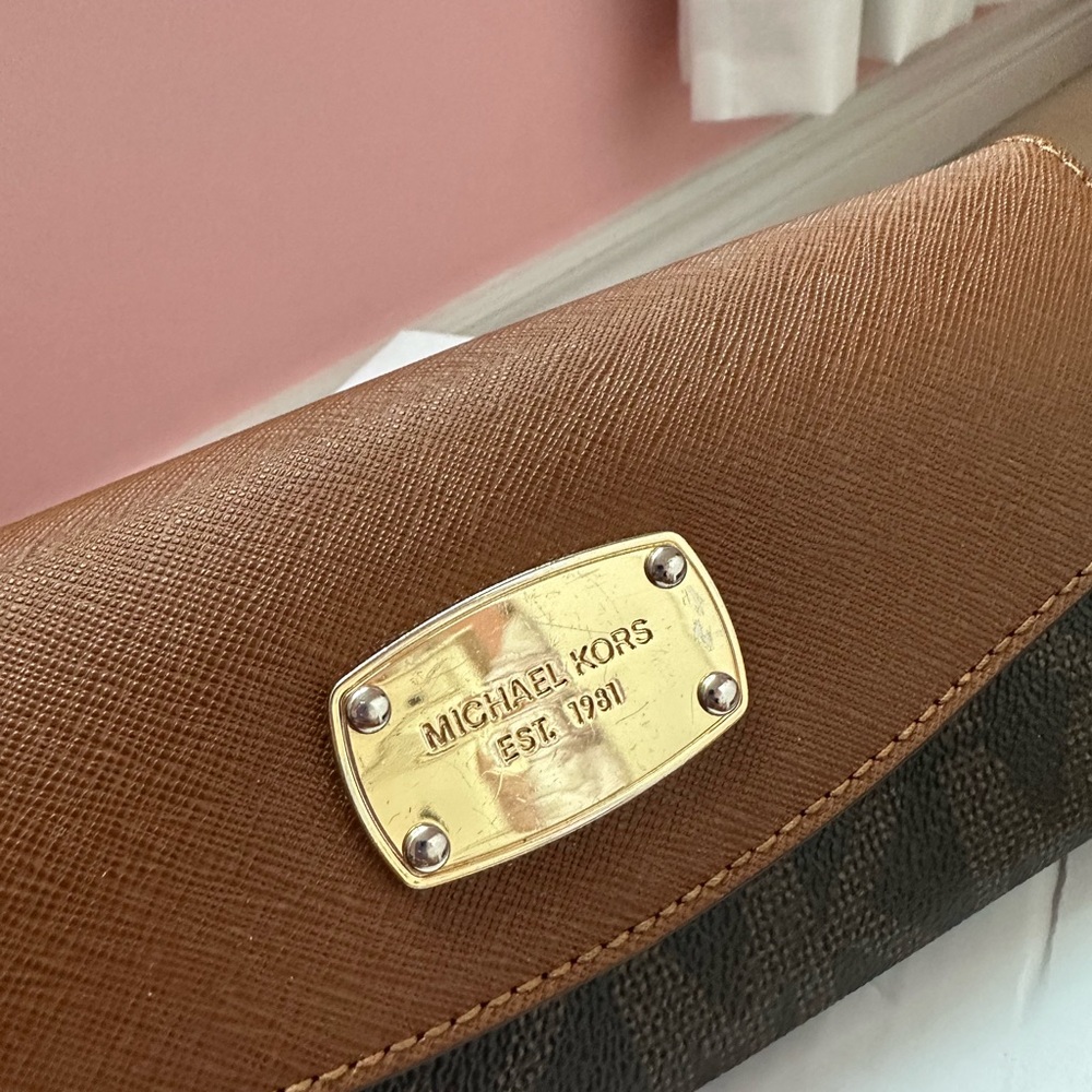 Michael Kors Wallet - Picture 2 of 4